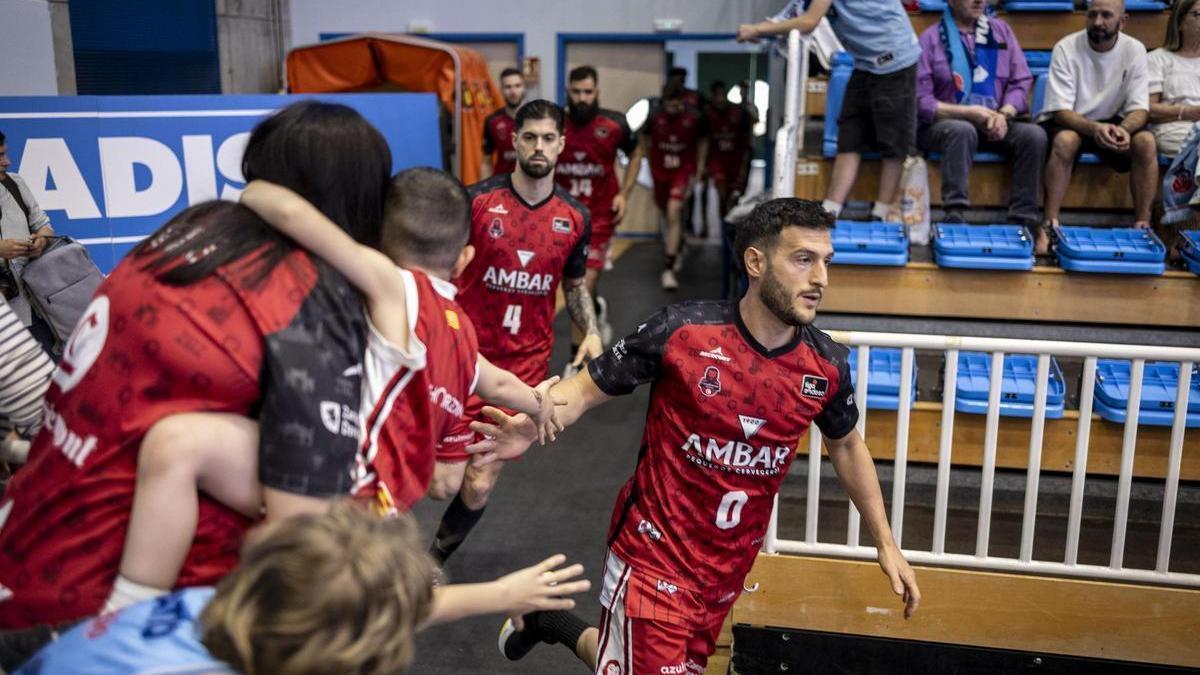 Marco Spissu, en la salida a la pista este viernes antes del decisivo partido frente al Breogán en Lugo.