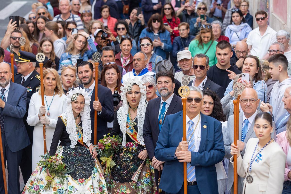 El Domingo de Resurreccion llena de luz las calles de Alicante