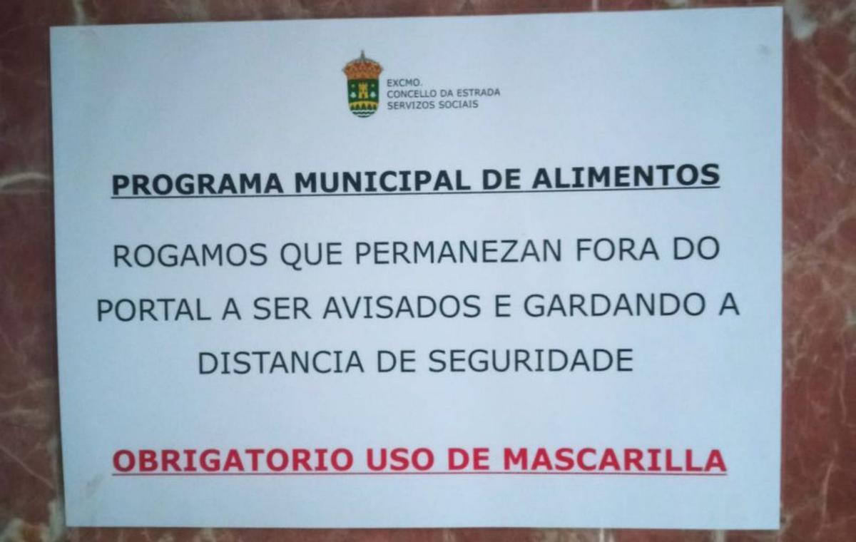 El PSOE ve “vergonzosas” las colas en la calle para el banco municipal de alimentos