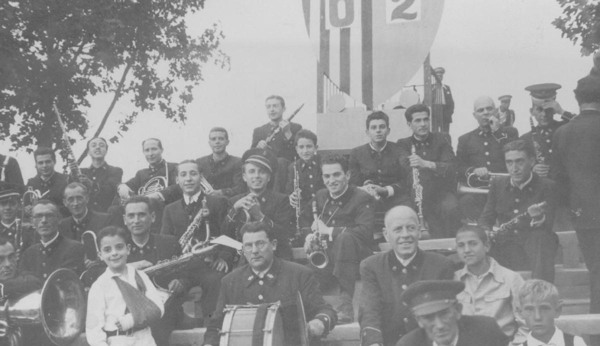 La banda de música en la grada del Sequiol, en los años 40.