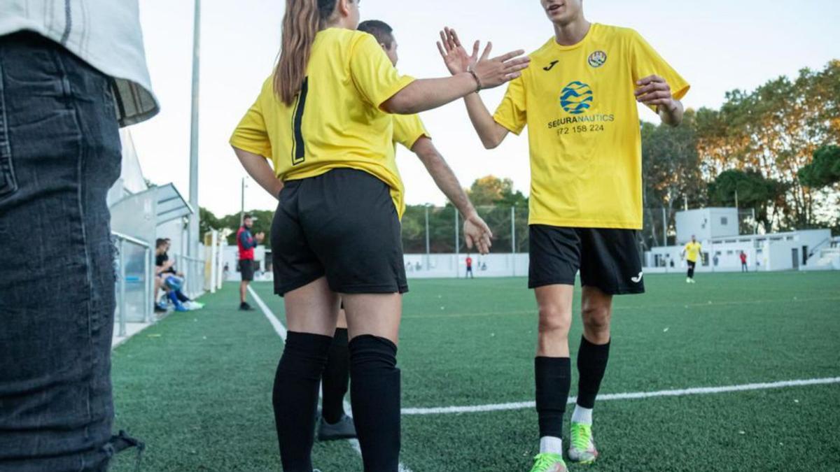 Alexandra Cortizo, a punto de entrar al campo.  // FdV