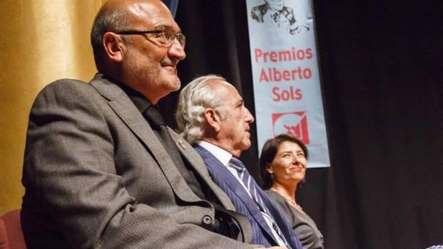 Los galardonados, momentos antes de recibir los premios Alberto Sols.