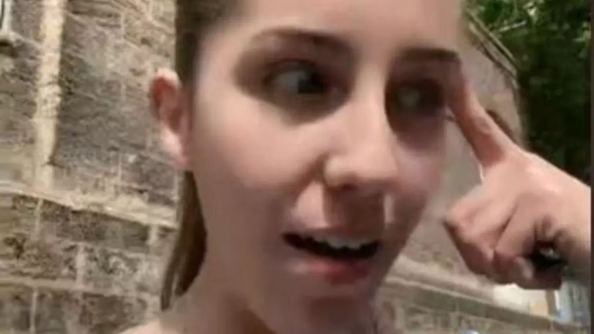 “Aeroport en vez de aeropuerto”, los vídeos de la ‘influencer’ mexicana contra el catalán en Mallorca