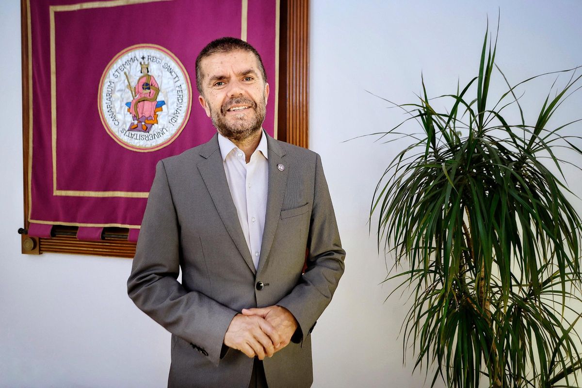 Francisco García en el Rectorado de la ULL.