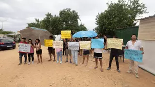 Residentes de Can Rova 2 piden quedarse hasta el 31 de agosto para un desalojo "controlado"