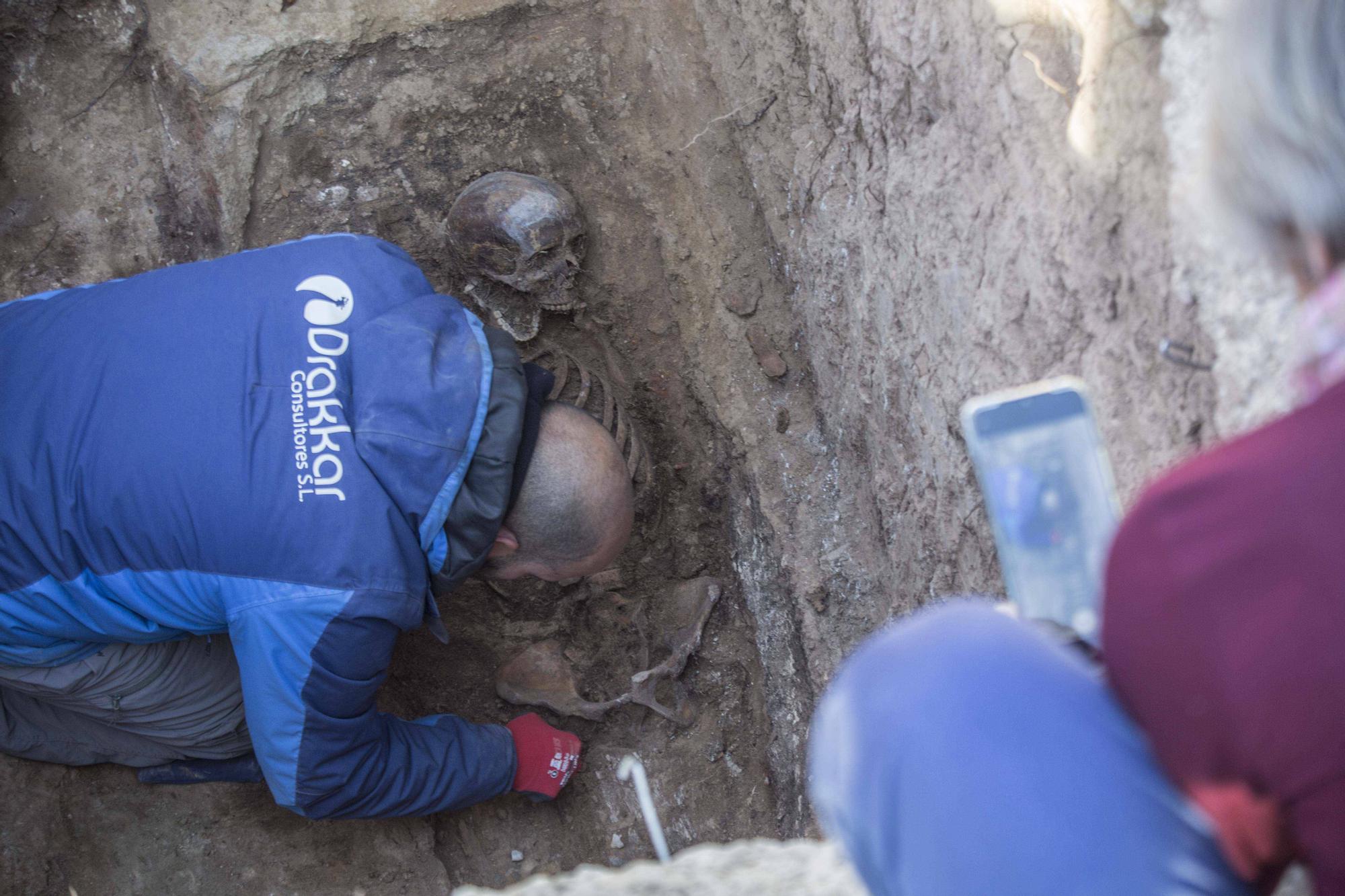 Exhuman a Soledad, la Pasionaria de Almoradí