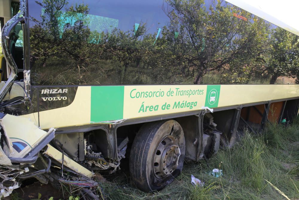 El accidente se producía en la A-357, provocaba el cierre de ambos sentidos durante unas horas