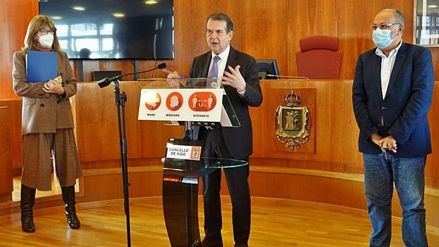 Elisabeth Taylor, Abel Caballero y Abel Losada, al presentar la cita.