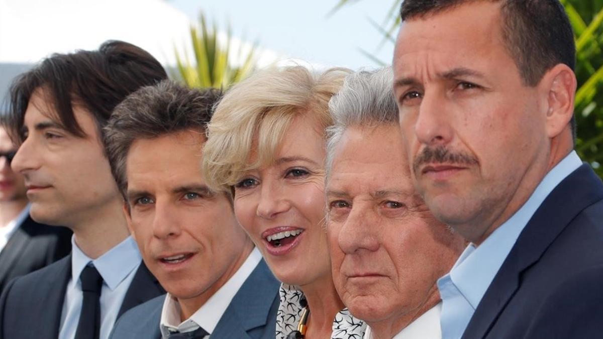 Noah  Baumbach, Ben Stiller, Emma Thompson, Dustin Hoffman y Adam Sandler, en la presentación de 'The Meyerowitz Stories' en Cannes.