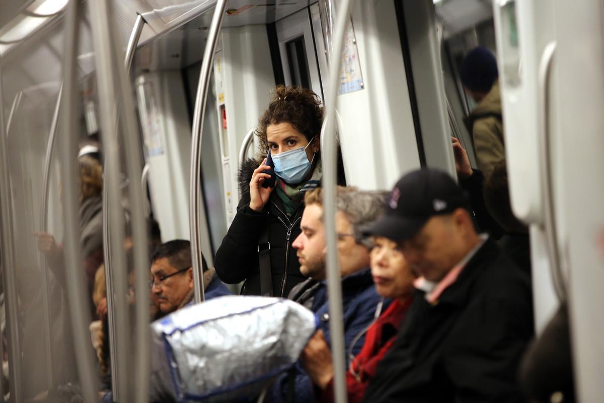 Último día de la mascarilla obligatoria en el transporte público