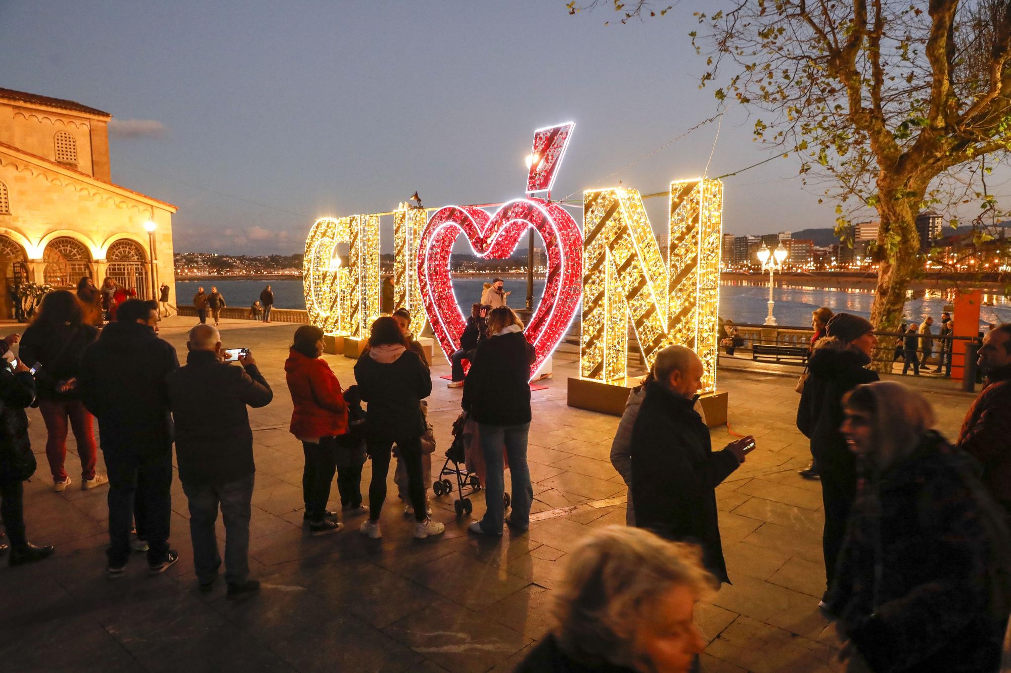 Encendido de las luces navideñas en Gijón