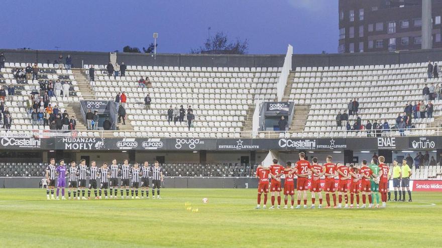 La asistencia al Cartagonova, una asignatura pendiente del FC Cartagena