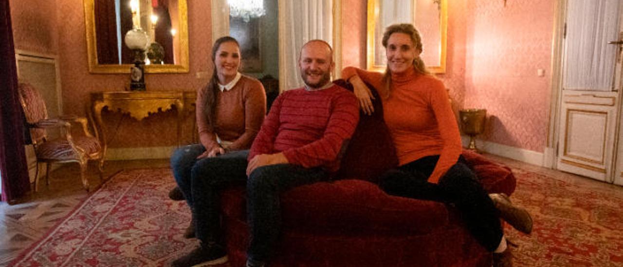 Los tres alumnos canarios de la Escuela, María Candelaria Hernández, Aridane Betancor y Begoña Gómez.