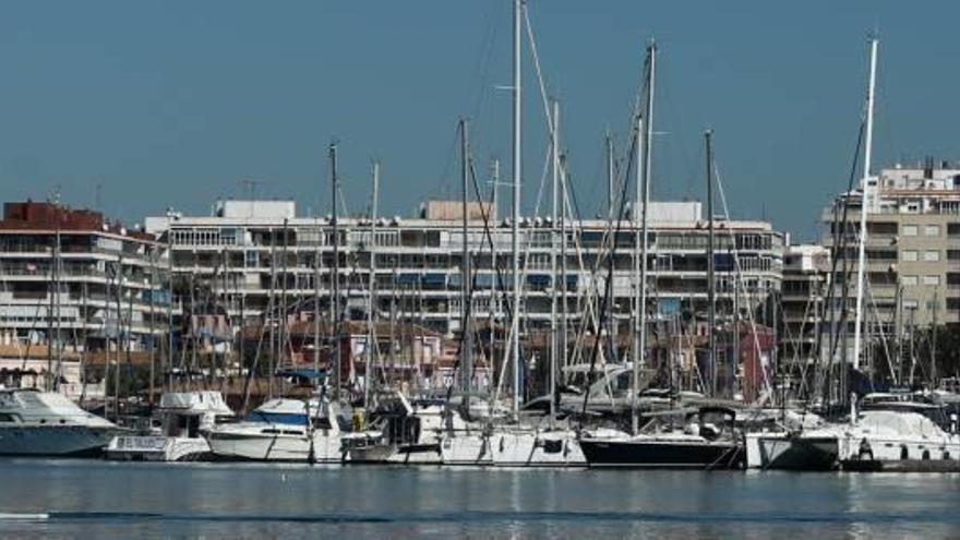 Vista panorámica del litoral sur de Torrevieja, término que concentra la mayor oferta de apartamentos turísticos.