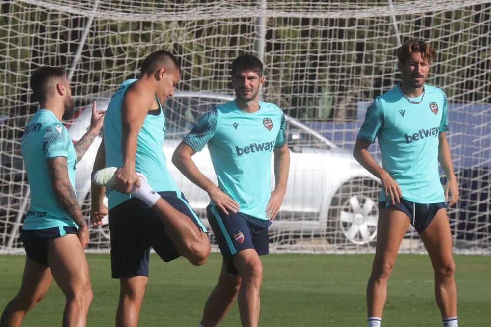 El Levante abre el entrenamiento a los medios