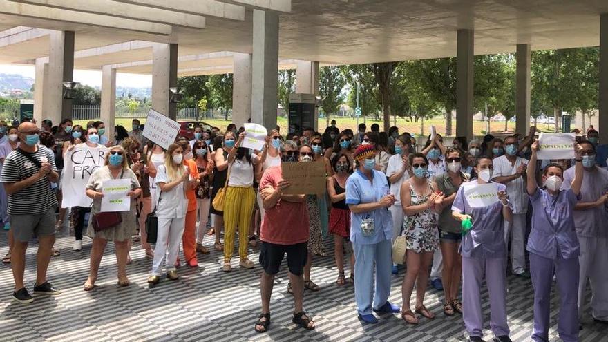 Más de 200 sanitarios protestan contra Marina Salud por bloquear retribuciones reconocidas por los tribunales