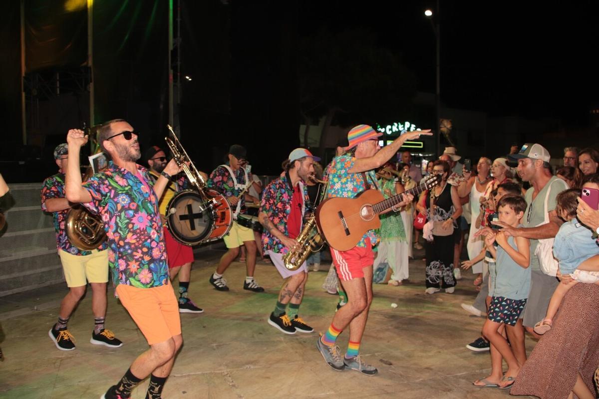 Concierto de Arístides Moreno en las fiestas del Carmen en Playa Blanca, en Lanzarote