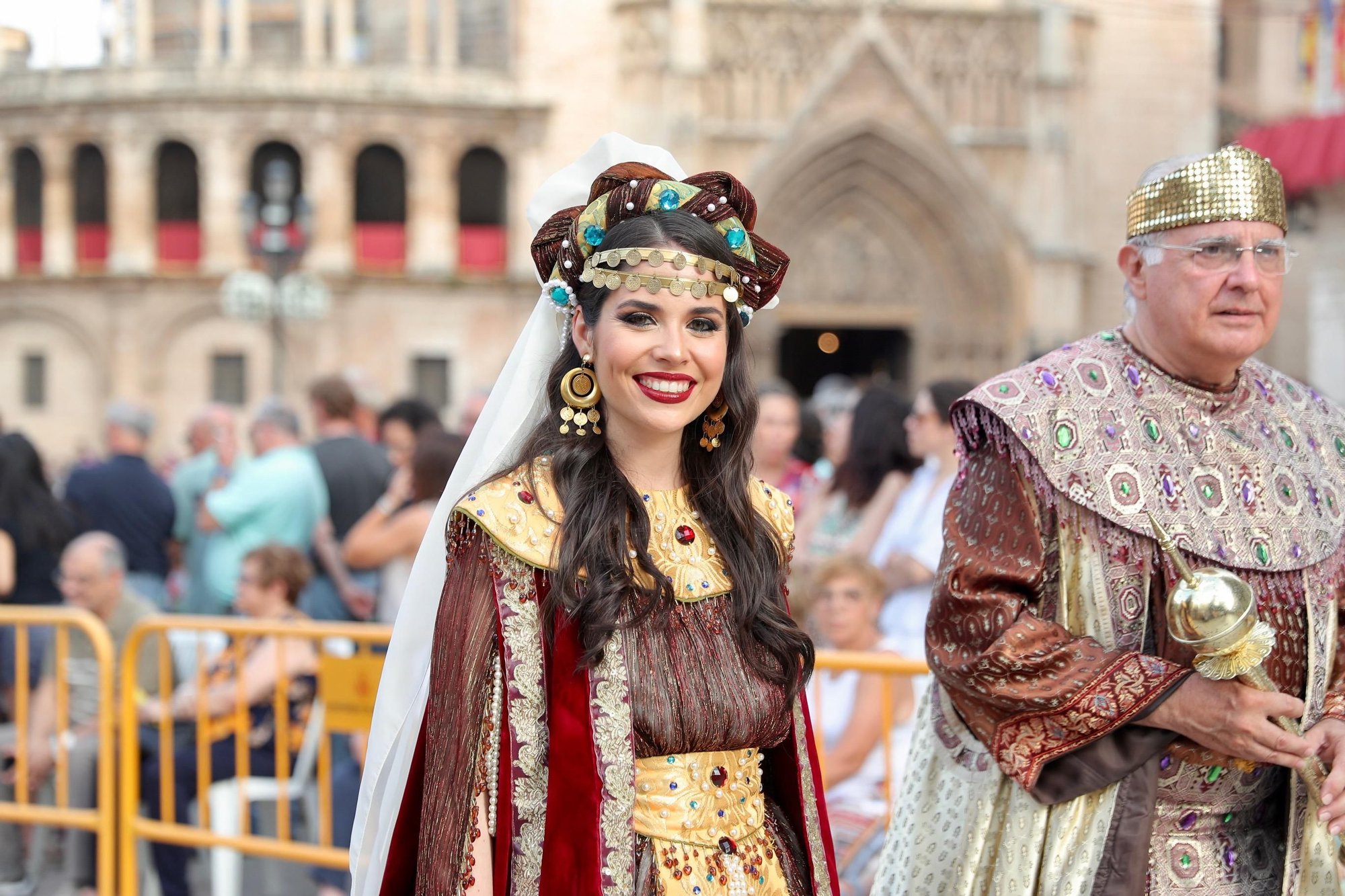 Carmen, Nerea, la reina de Saba y el Ángel del Desierto, en la procesión del Corpus