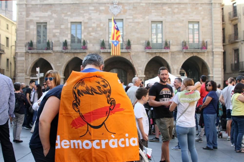 Penjada de cartells a Manresa pro referèndum