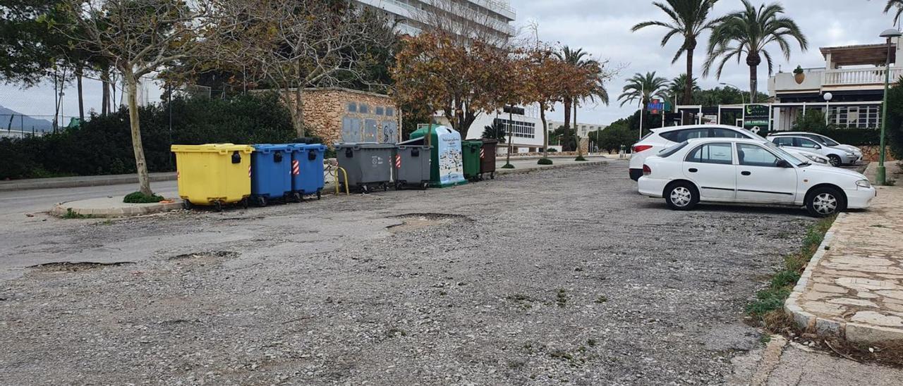 El aparcamiento del centro comercial de Cales de Mallorca donde ocurrió la agresión. | ROSA FERRIOL