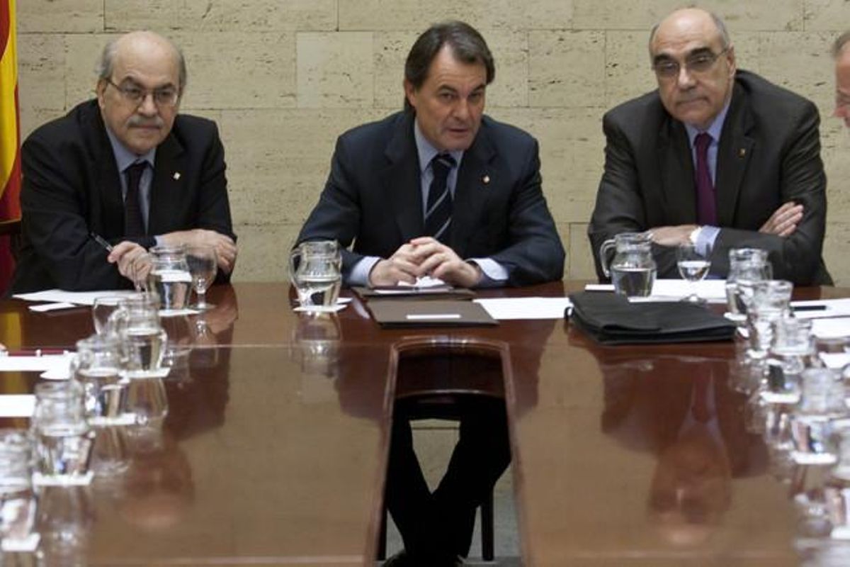 El conseller Andreu Mas-Colell (esquerra) i Artur Mas, amb el president del CAREC, Salvador Alemany (dreta), en la reunió que van mantenir el febrer del 2011. El conseller Andreu Mas-Colell (esquerra) i Artur Mas, amb el president del CAREC, Salvador Alemany (dreta), en la reunió que van mantenir el febrer del 2011.