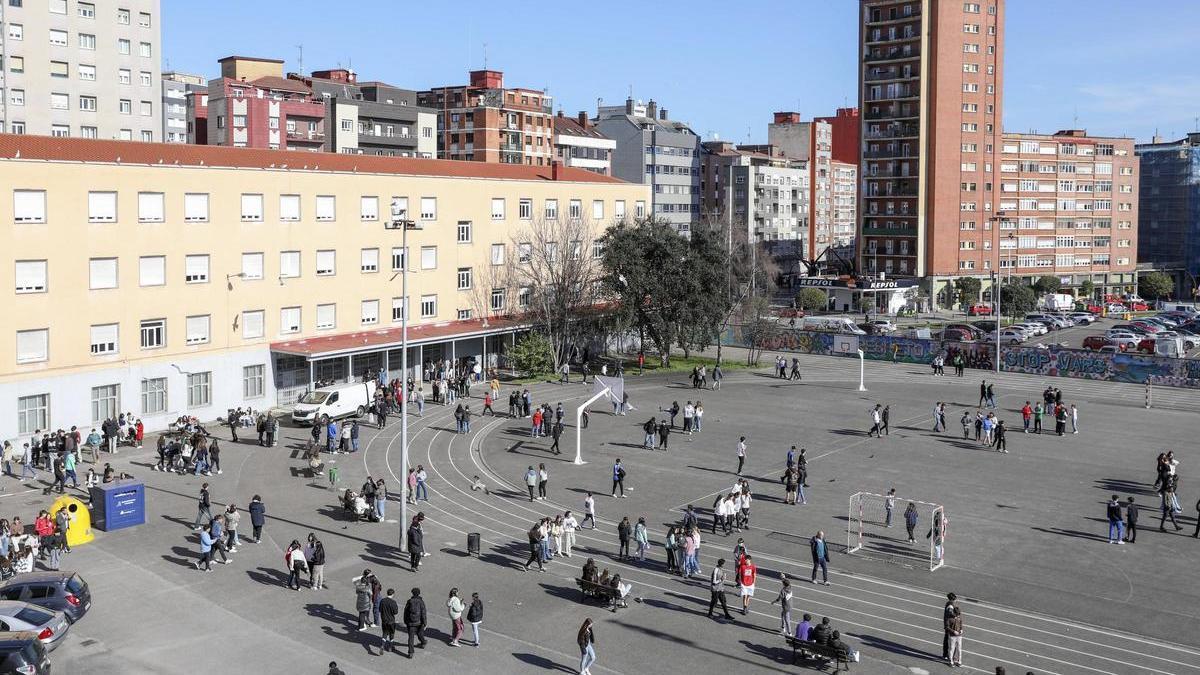 El patio del IES Jovellanos, uno de los centros que participará en la jornada.