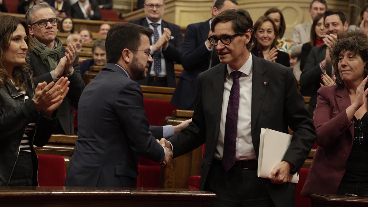 Salvador Illa felicita a Pere Aragonès tras la aprobación de los presupuestos