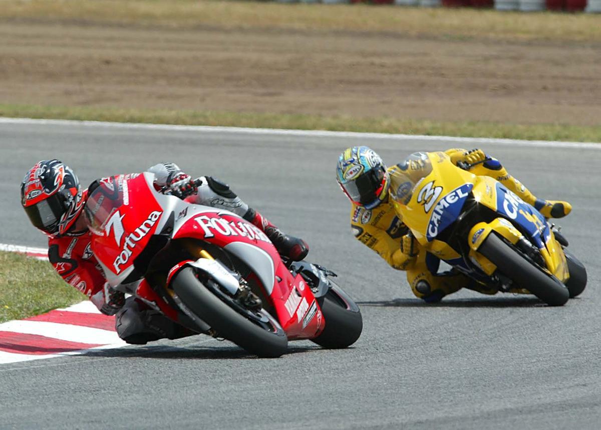 Carlos Checa, por delante de Max Biaggi en el año 2004