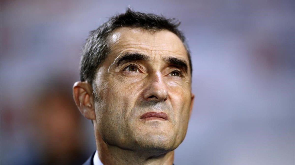 zentauroepp45209722 fc barcelona s coach ernesto valverde looks on ahead of the 180927191108