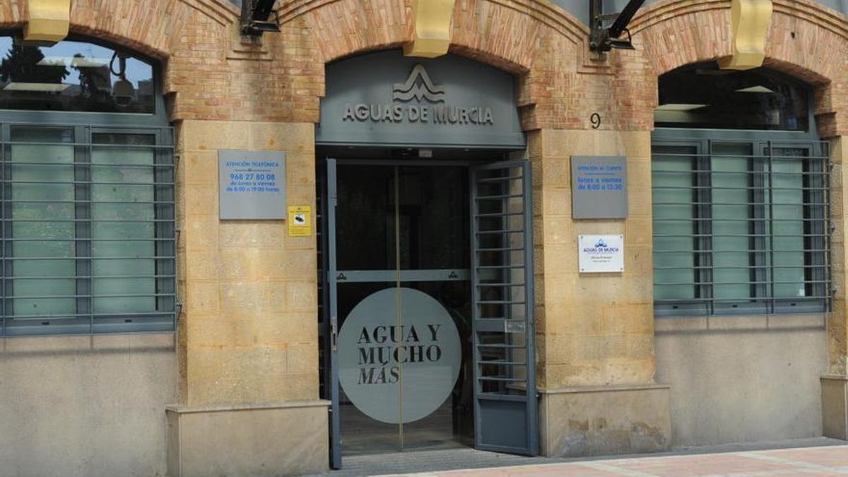 Fachada de Aguas de Murcia (Emuasa)