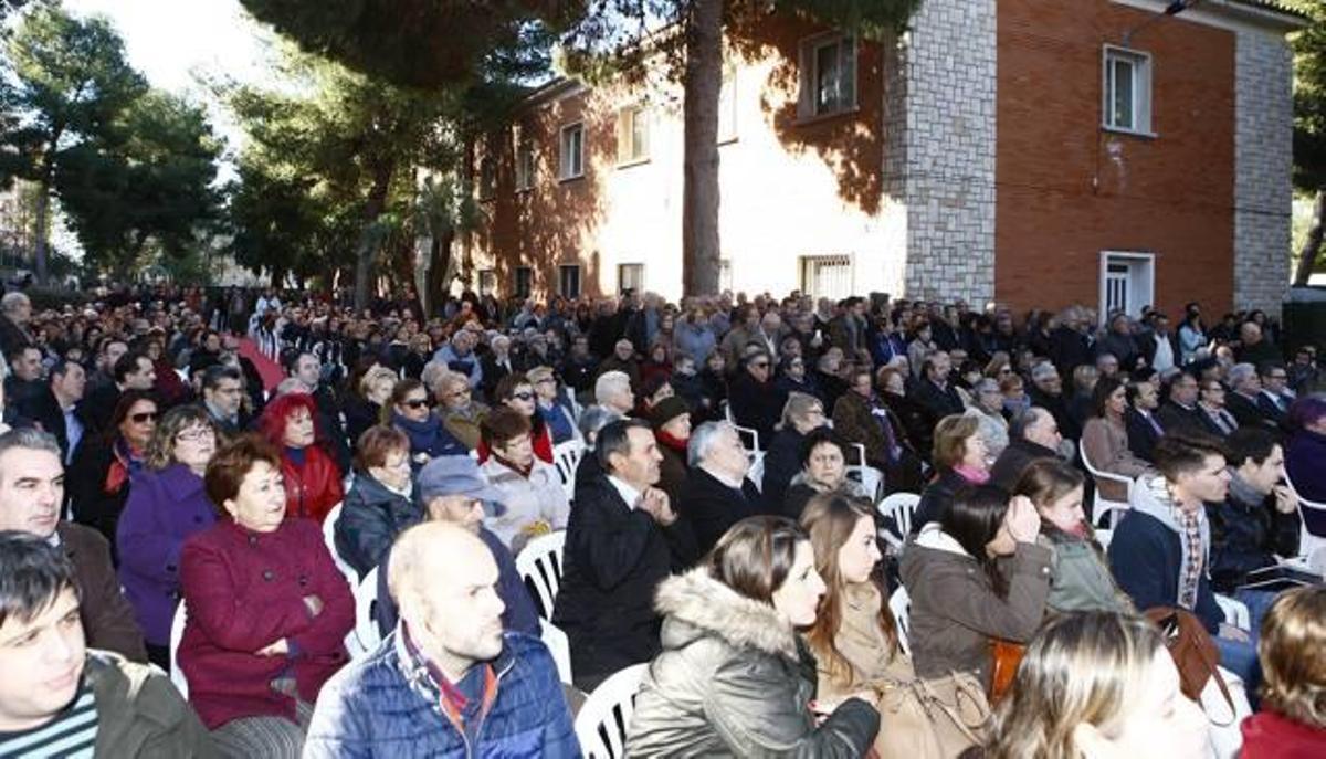 Defensa cede a Mislata el cuartel militar ante un millar de vecinos