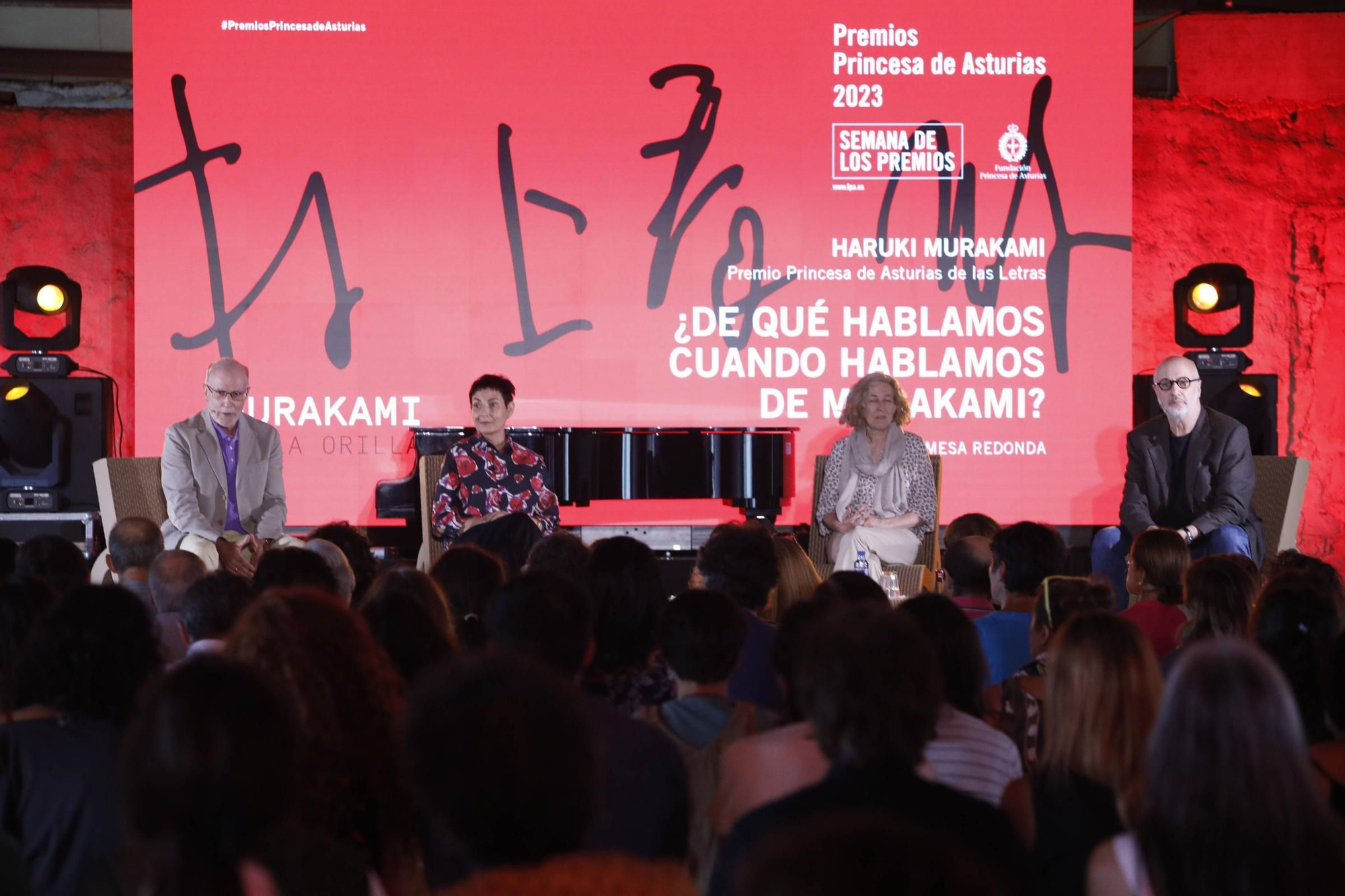 Mesa Redonda "¿De qué hablamos cuando hablamos de Murakami? Murakami en la orilla" en Edificio Tabacalera (Gijón)