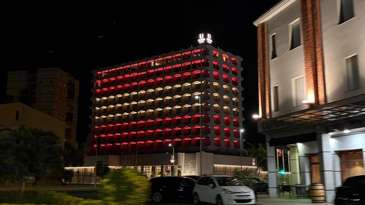Vídeo | Badajoz festeja en la Plaza de Conquistadores la clasificación de España para la final