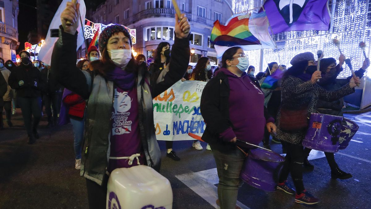 25N: Galicia salió a la calle vestida de morado