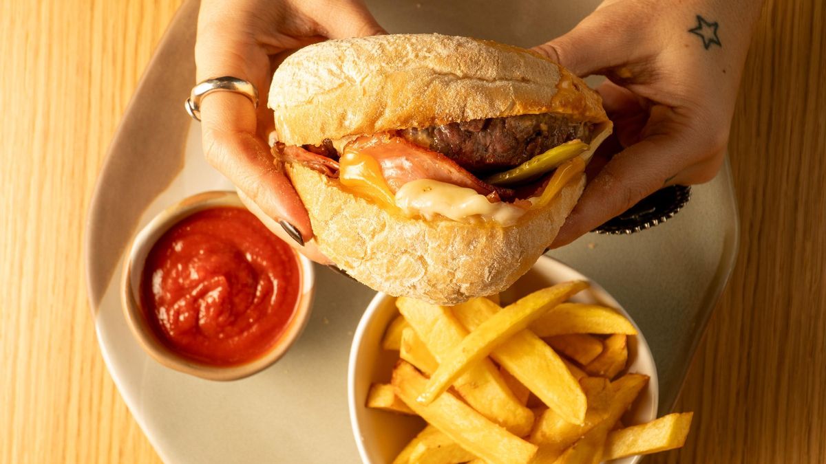 Hamburguesa a la parrilla de Finca La Desa.