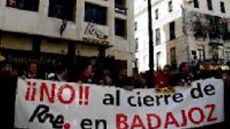 El personal de Badajoz y Mérida se concentraron para protestar