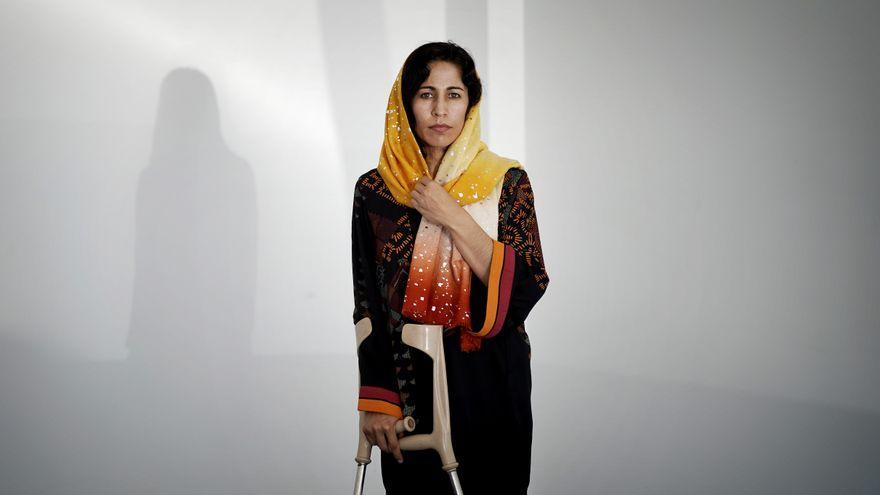 La fiscala afgana Khatera Safi, en el gimnasio donde suele entrenar.