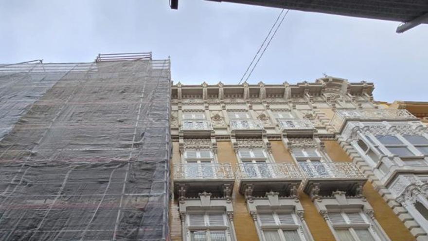 Modernismo entre las manos