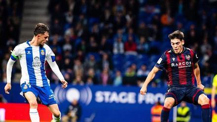 Alex Valle, en un lance de un partido contra el Espanyol