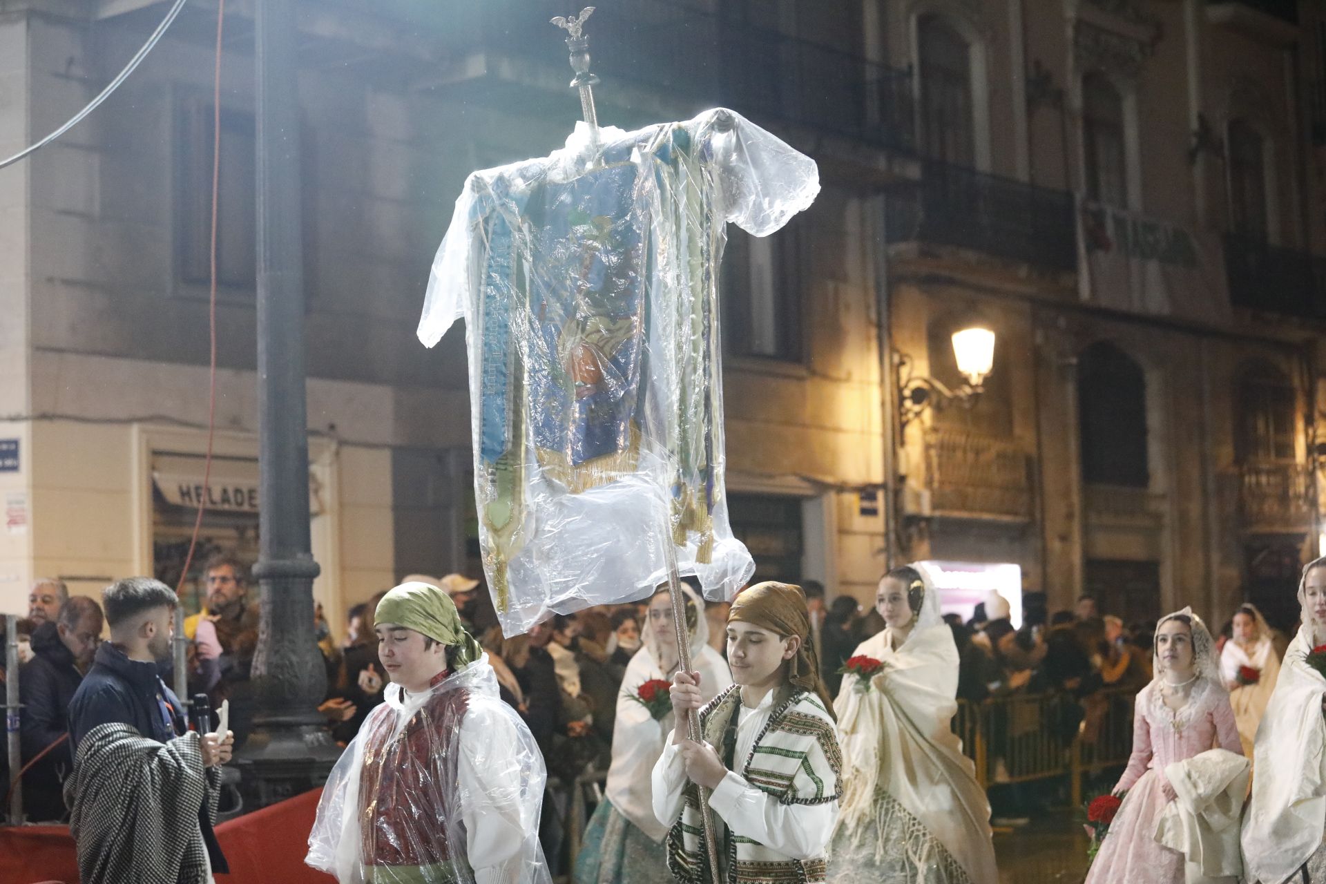 Búscate en el primer día de ofrenda por la calle Quart (entre las 20:00 a las 21:00 horas)