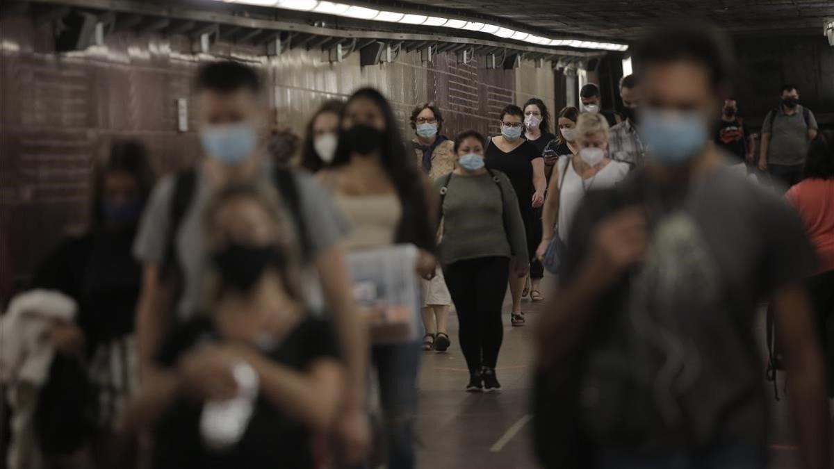 La estación de metro de Verdaguer, el primer día de colegio en Catalunya.