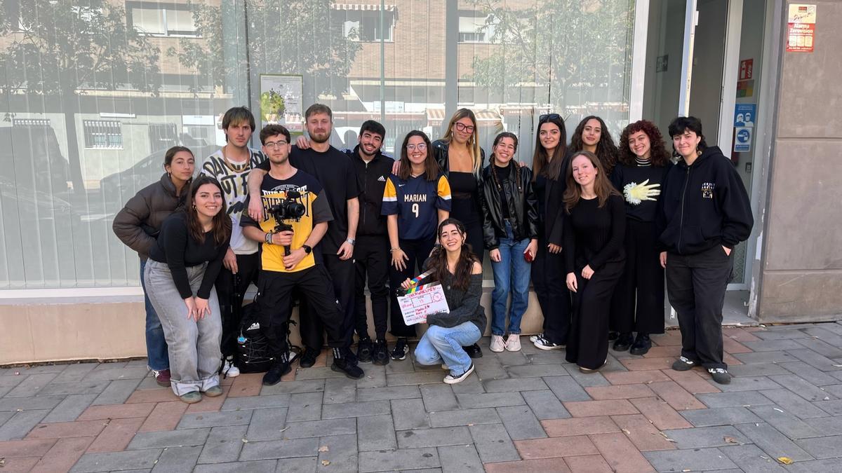 Estudiantes participantes en la realización del cortometraje ‘Overwhelmed’ sobre salud mental.