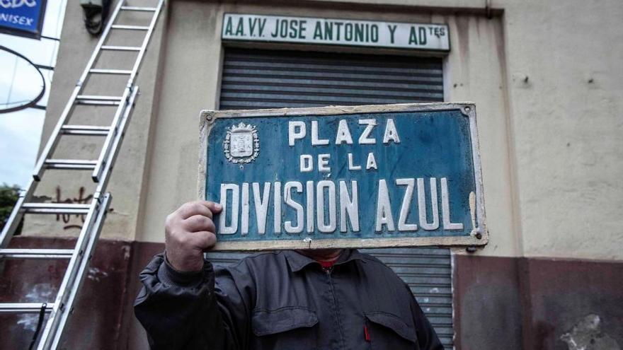 Retirada de la placa de la División Azul, en diciembre