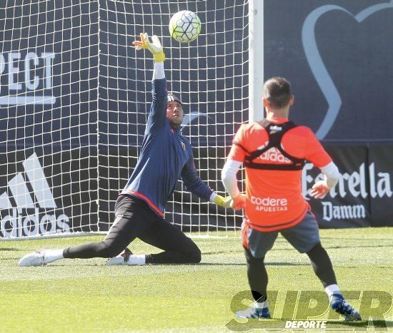 El Valencia CF entrena ante su afición