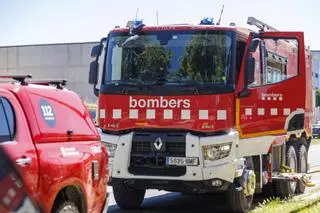 Un incendio obliga a Bombers a evacuar un centro de investigación de la Universitat Autònoma de Barcelona