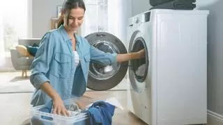 El truco que necesitas para reducir el tiempo de secado y las arrugas en la secadora