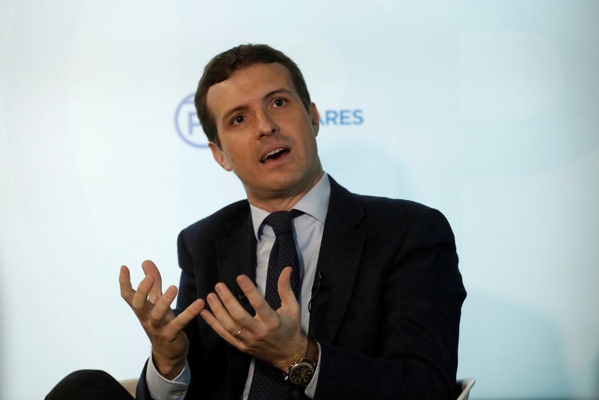 GRAF2551  MADRID  06 02 2019 - El lider del PP  Pablo Casado  no ha descartado este miercoles utilizar cualquier tipo de mecanismo contra el presidente del Gobierno  Pedro Sanchez  por lo que considera su  alta traicion a Espana  al admitir un dialogo con los independentistas catalanas en una mesa y con presencia de un relator  En una entrevista con EFE  Casado se ha referido expresamente a llamar a los espanoles a movilizaciones en la calle para protestar por esta negociacion  EFE  Ballesteros