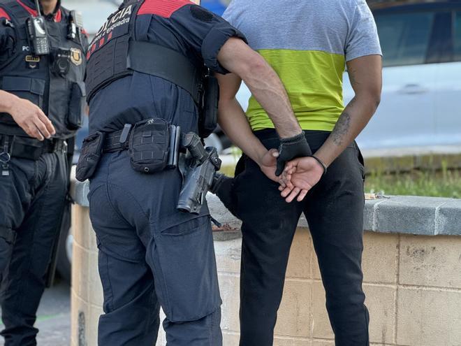 Un centenar de detenidos y más de 2.000 identificados: Los Mossos despliegan su ofensiva contra la multirreincidencia