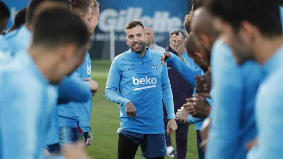 Jordi Alba no se libra de las collejas tras la renovación