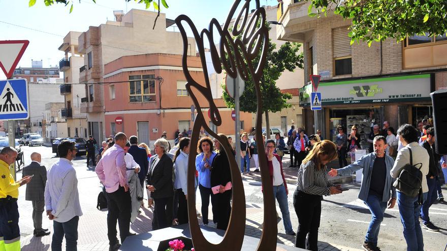 Monolito en Crevillent en honor a las víctimas del covid